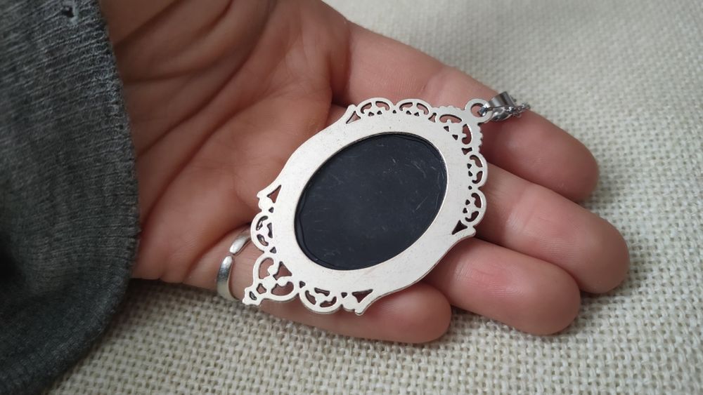 Wisior wisiorek naszyjnik medalion z kobieta kamea retro vintage duża