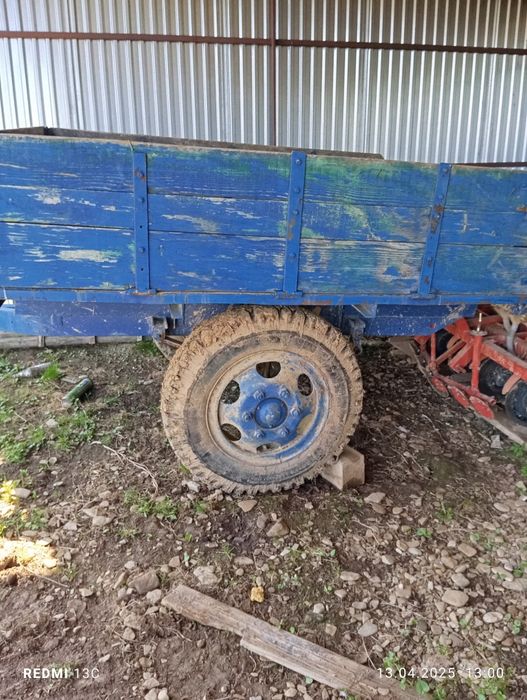 причіп до трактора