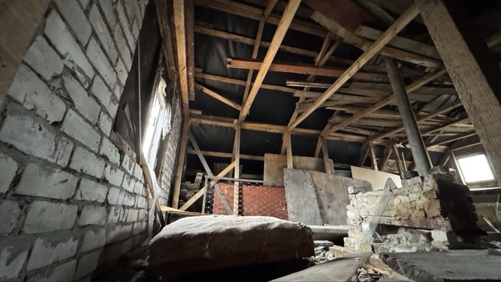 Дачна ділянка з будинком