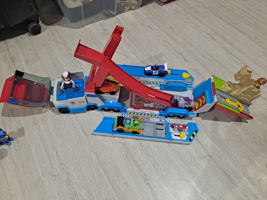 Duży zestaw psi patrol baza auta