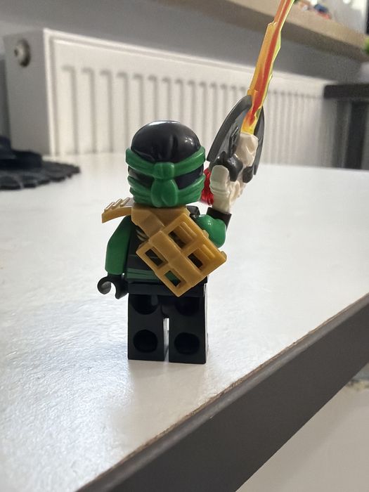 Figurka lloyd skybound z mieczem ognia dżina