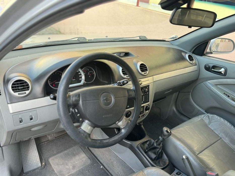 Chevrolet Nubira 1.6 gasolina com 152.000 mil km ano 2007 em bom estado geral.