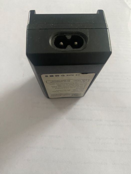 Зарядний пристрій для відеокамери.