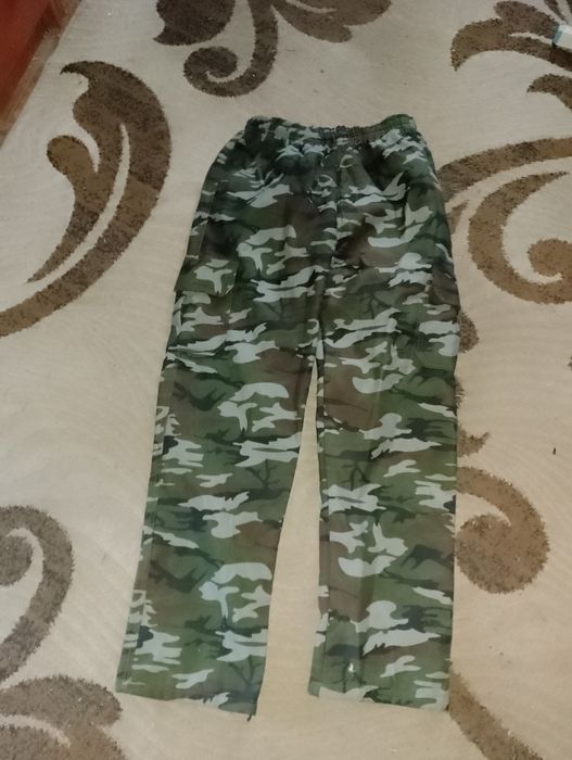 Шапка осень весна белоикомуфляжная с ягуаром теплая. Штаны летние и зи