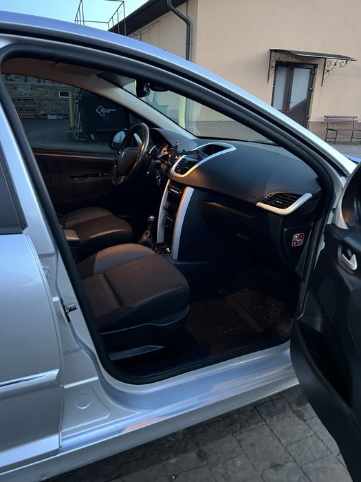 Продам Peugeot 207