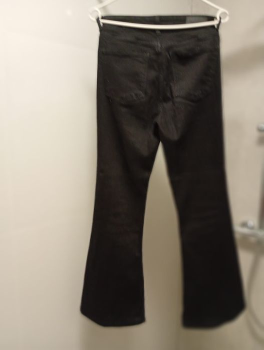 Dzwony jeansy. Bershka. Rozmiar EUR 32.