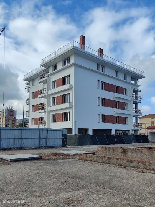 Apartamento T3 no centro da Marinha Grande. Vende o construtor. — Marinha Grande, Leiria
