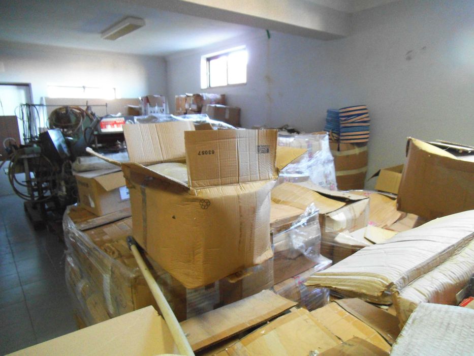 Máquinas de costura e prensas