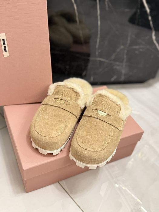 Klapki Miu Miu Beige Suede