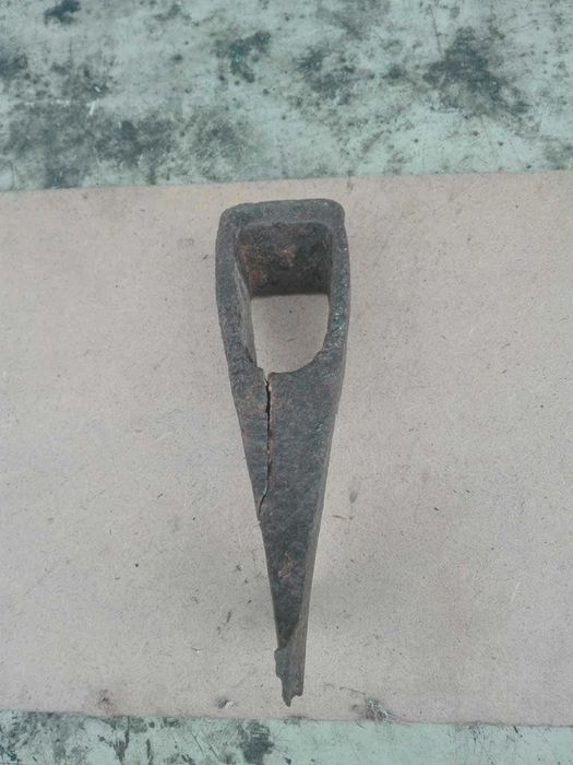 Топор  под реставрацию.