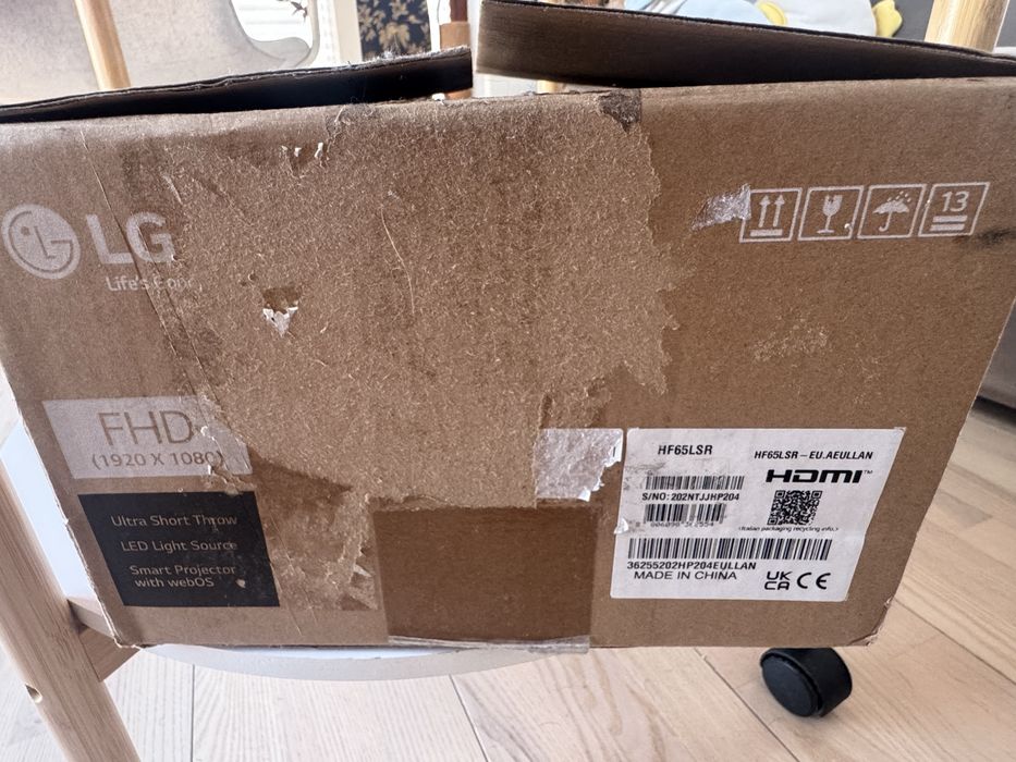 Projektor wyświetlacz LG Cine Beam HF65LSR hdmi