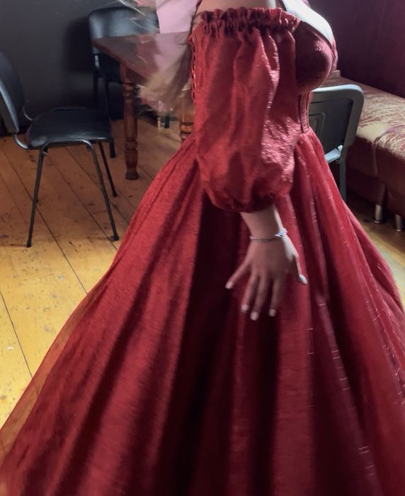 Розкішна випускна сукня