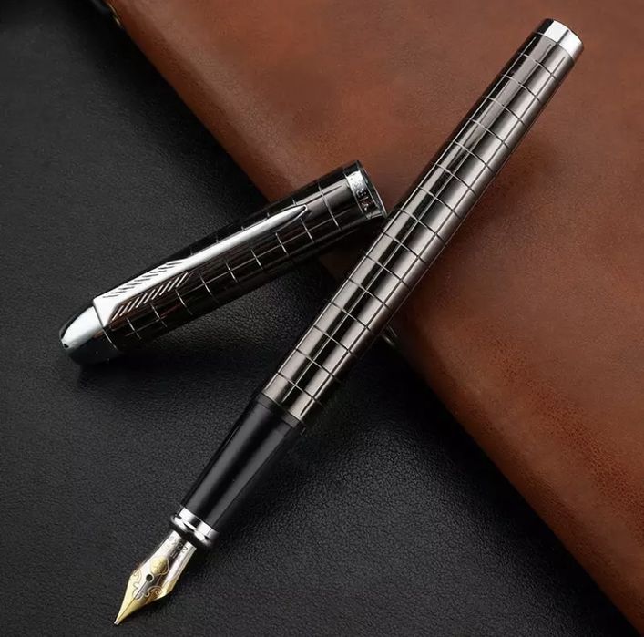 Ручка пірʼяна. Матеріал метал. Аналог Parker