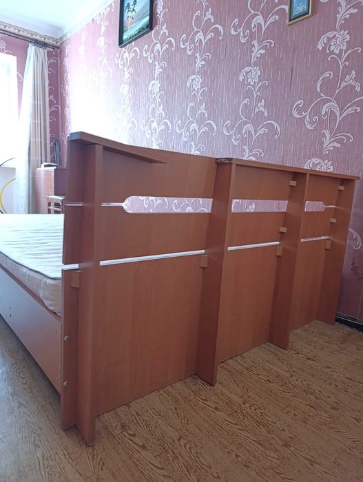 Кровать в спальню 1.4