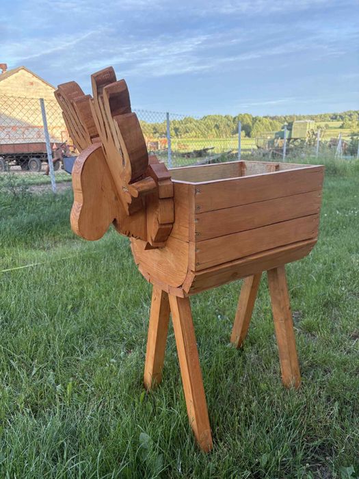 Drewniane konstrukcje ogrodowe – domki, altany, pergole i więcej!