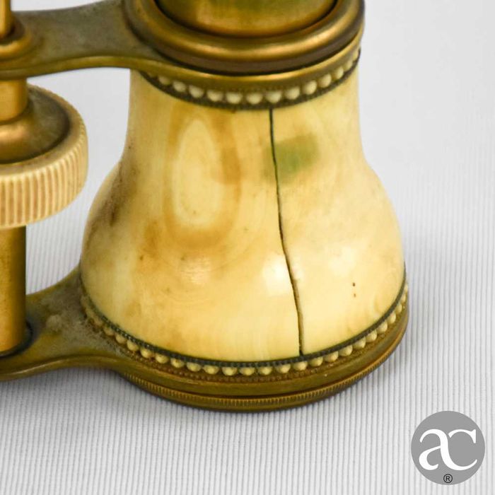 Binóculos de teatro em metal dourado e osso?, séc. XIX