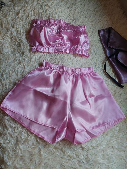 Пижама атласная, размер.Абсолютно новая не подошёл размер.