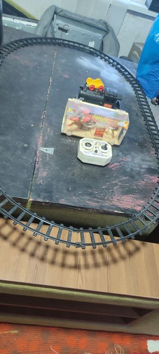 Залізна дорога - вертоліт на дистанційному керуванні.