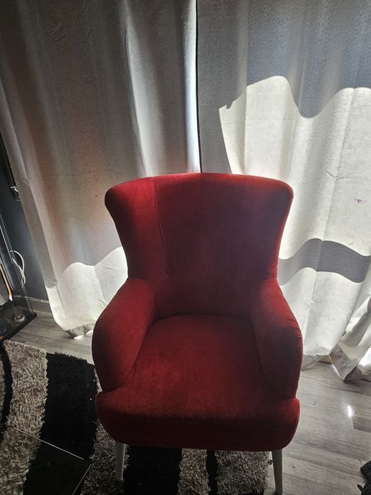 Cadeirão veludo vermelho