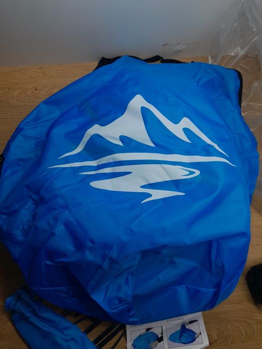 Przenośny samorozkładający się namiot plażowy