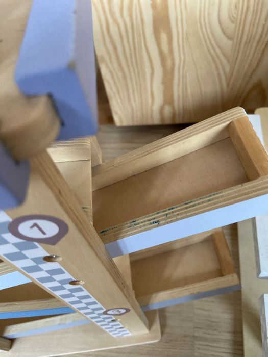 Duży drewniany zestaw mamabrum - garaż, tor dla autek i laweta