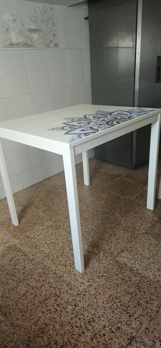 Mesa de cozinha extensível e 2 cadeiras