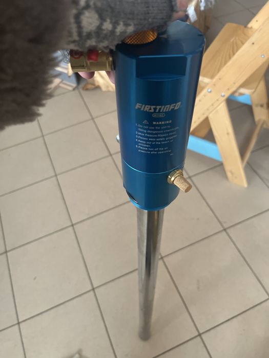 Насос із пневмоприводом доя бочки 200л.