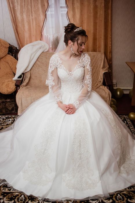 Весільна сукня 46 розміру