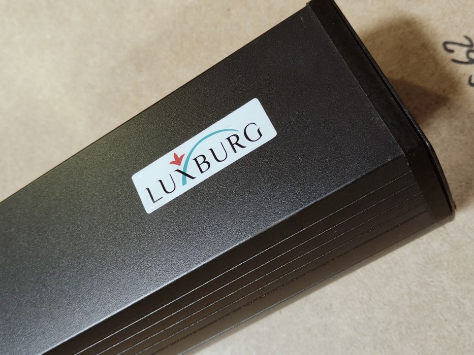 TYLKO CAŁOŚĆ 9 Składany Ekran do projektora walizkowy  HURT 9SZT