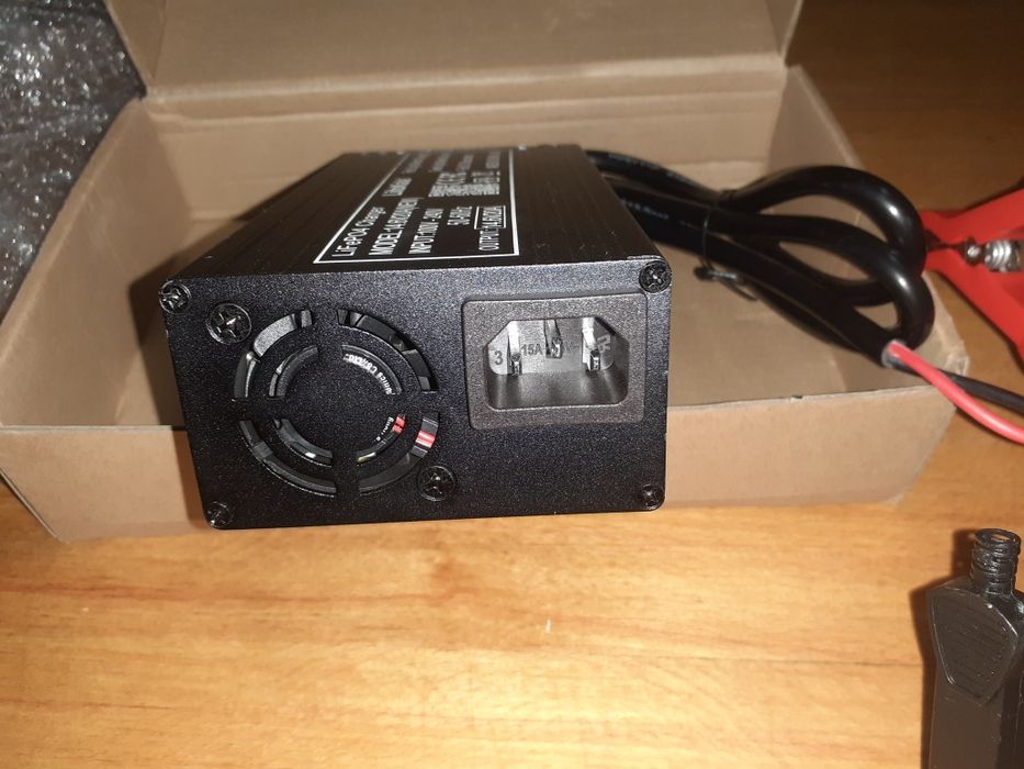 Зарядні пристрої LiitoKala для LiFePo4  14.6V, 20А.  Li Ion 12.6v, 40A