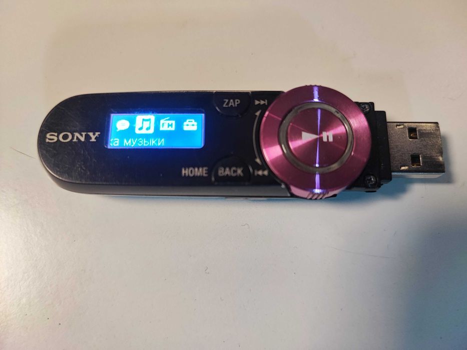 MP3 плеер Sony Walkman NWZ-B152F 2GB Red отличное состояние