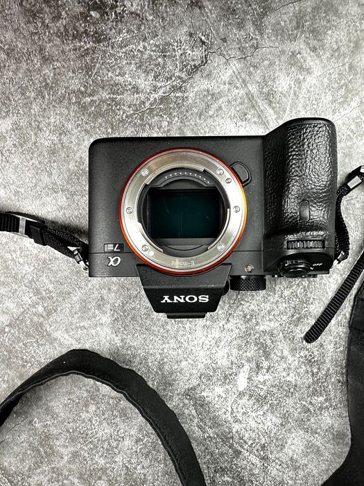 SONY a7iii + lente 28-70mm - Como nova, excelente estado, muito boa