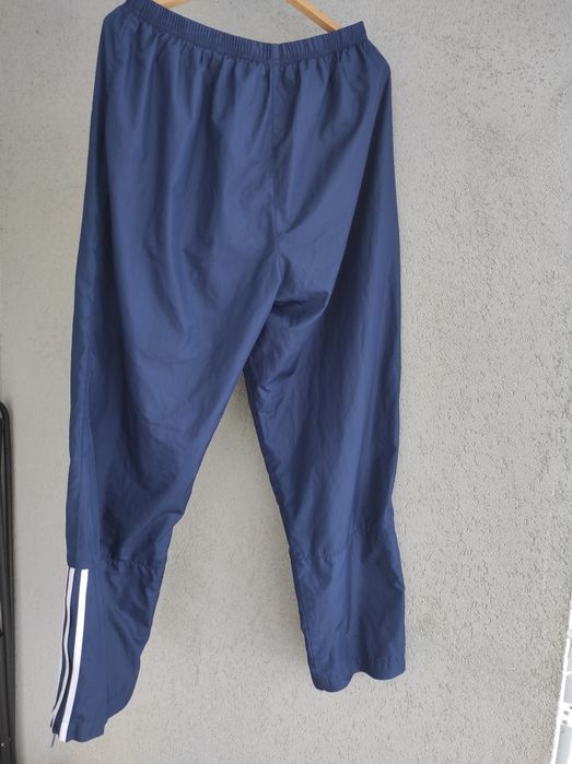 718. Spodnie Adidas r. XL pas 74-90cm