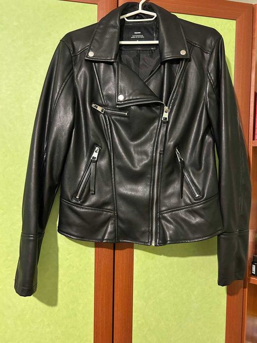 Продам чорну куртку з екошкури б/у