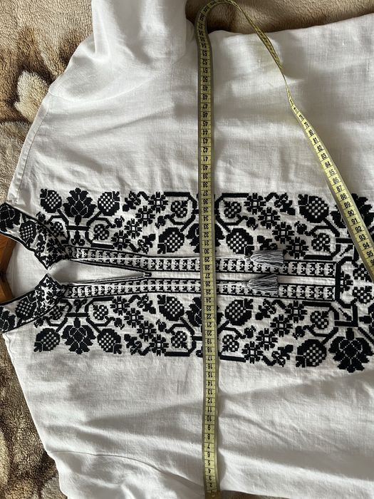 Продам чоловічу вишиту сорочку.