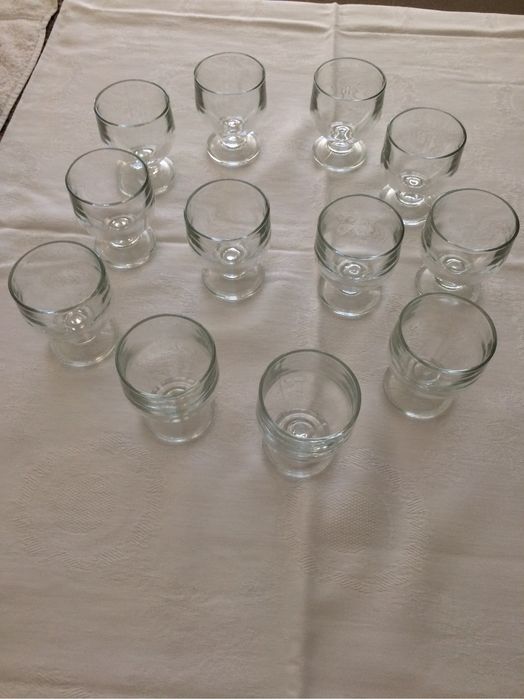 Doze copos de licor64584811471747120