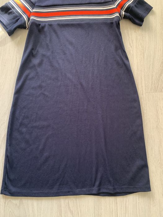 Granatowa sukienka Bershka