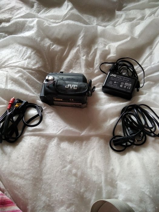 Продаю видео камеру JVC 700 Япония