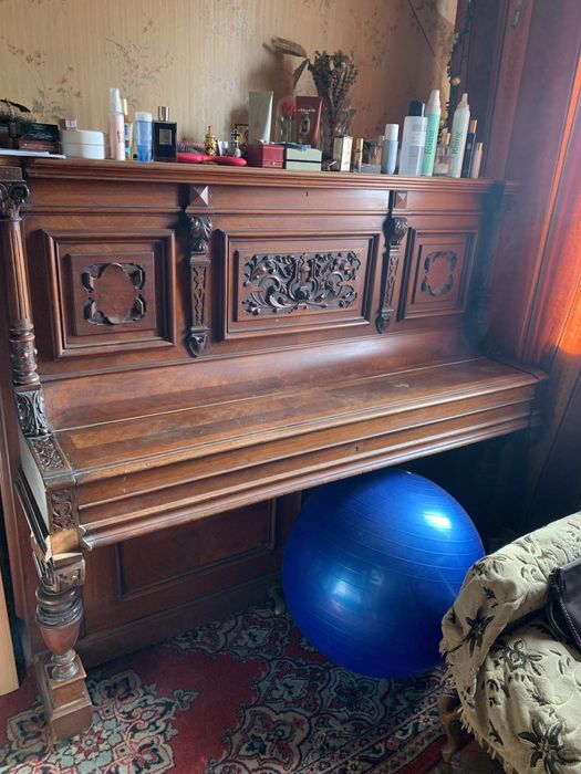 Пианино 18 века привезено из Германии