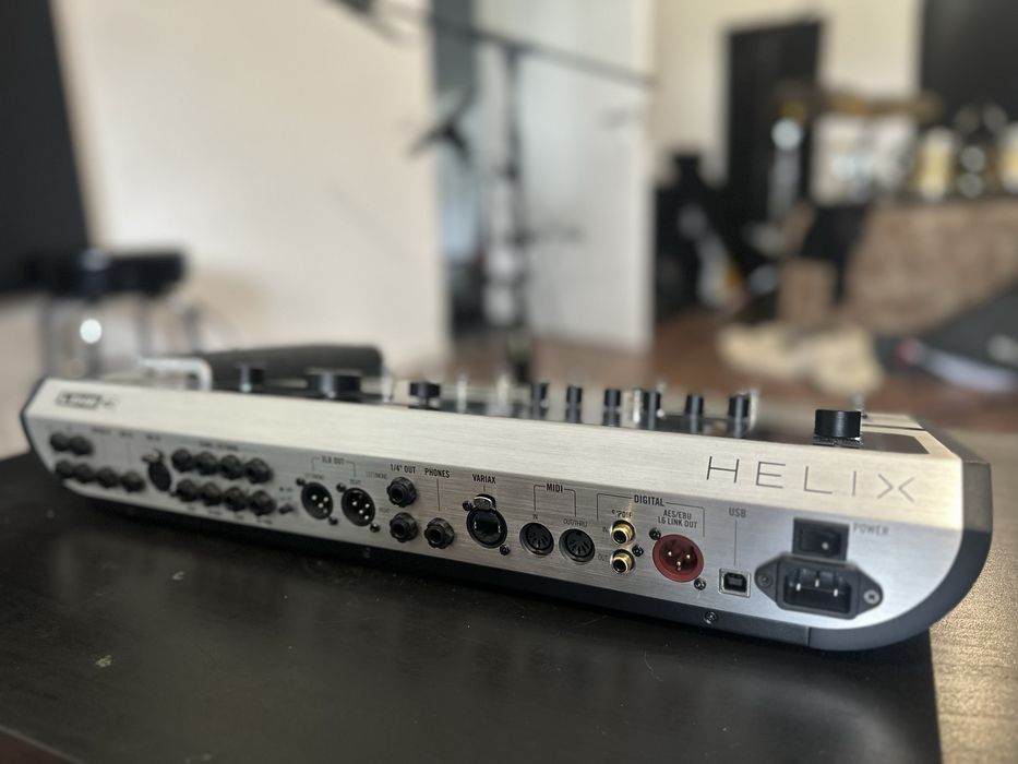LINE 6 HELIX FLOOR em Platinum (edição limitada)