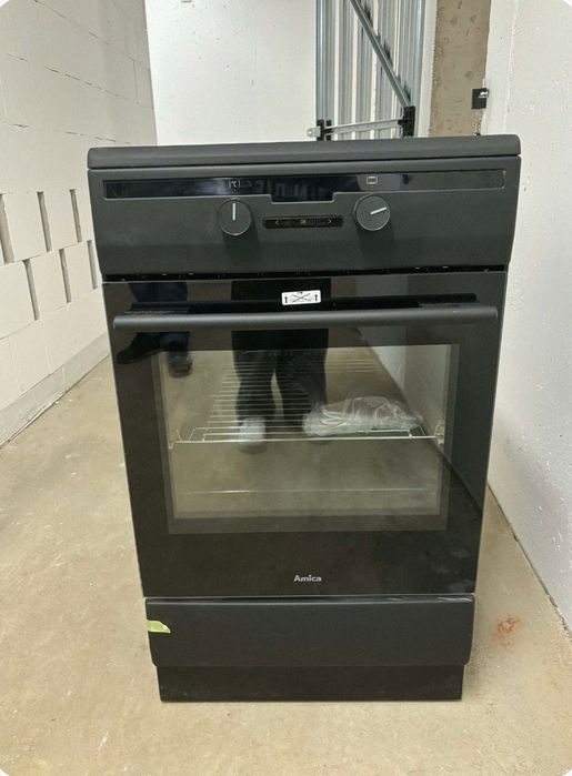 Kuchenka elektryczna z piekarnikiem