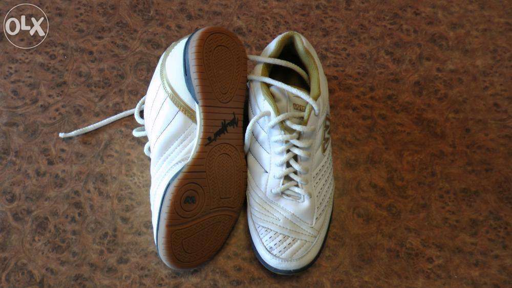 Buty sportowe halowe Wishot roz. 37 białe