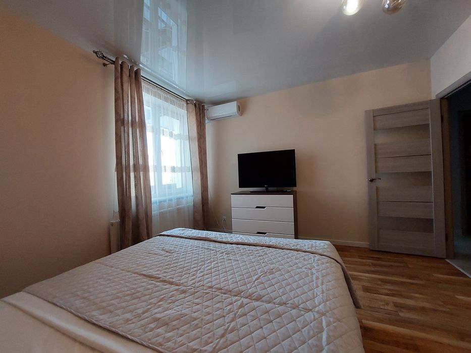 Подобова оренда З СВІТЛОМ вул.Лисенка 8 -Центр