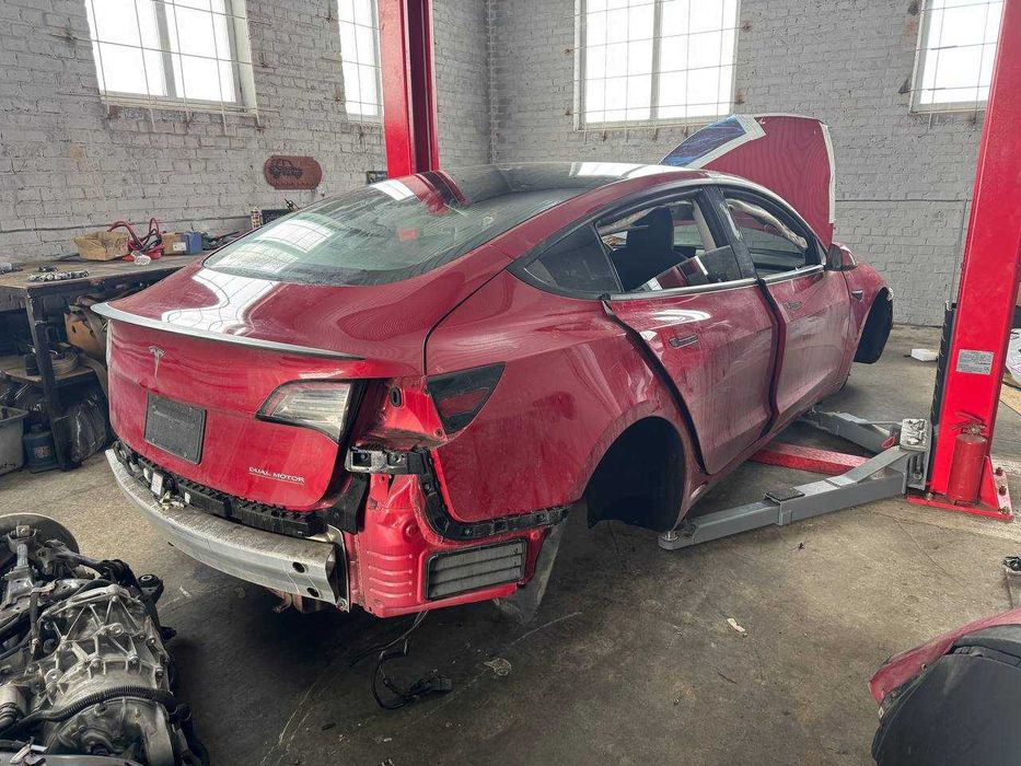 РОЗБІРКА ШРОТ ЗАПЧАСТИНИ ОРИГІНАЛ Б/У Tesla Model 3 двері бампер кермо