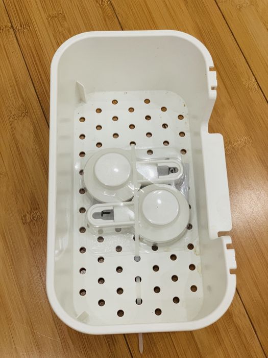 Кошик із присосками білий для ванни або кухні