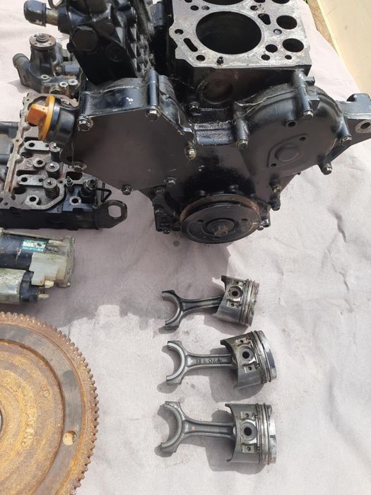 Yanmar 3TNV70 XBVA1 takeuchi TB016 głowica tłok blok wał koło