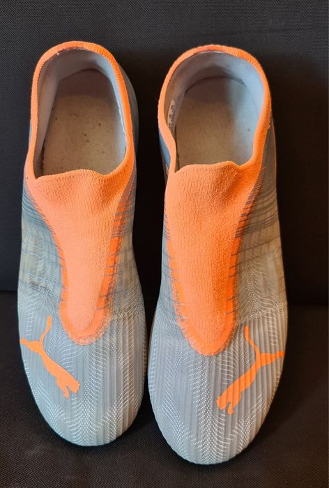 Buty piłkarskie, korki