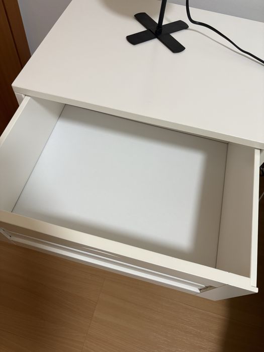 Mesa de cabeceira oferta candeeiro