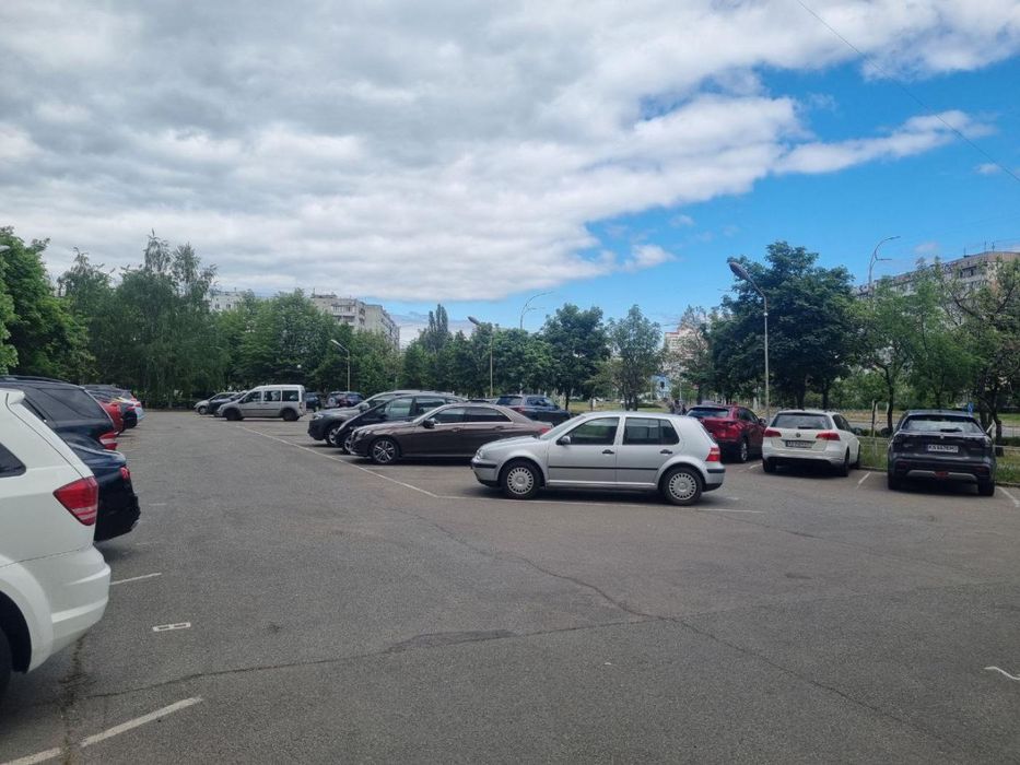 Оренда / Паркування / вул. Левка Лук’яненка, Мінський масив, Київ