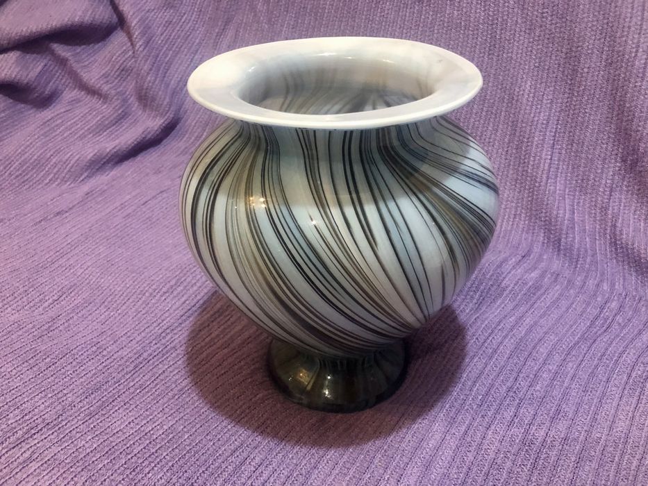 Ваза кольорове скло сучасна, дуже гарнв